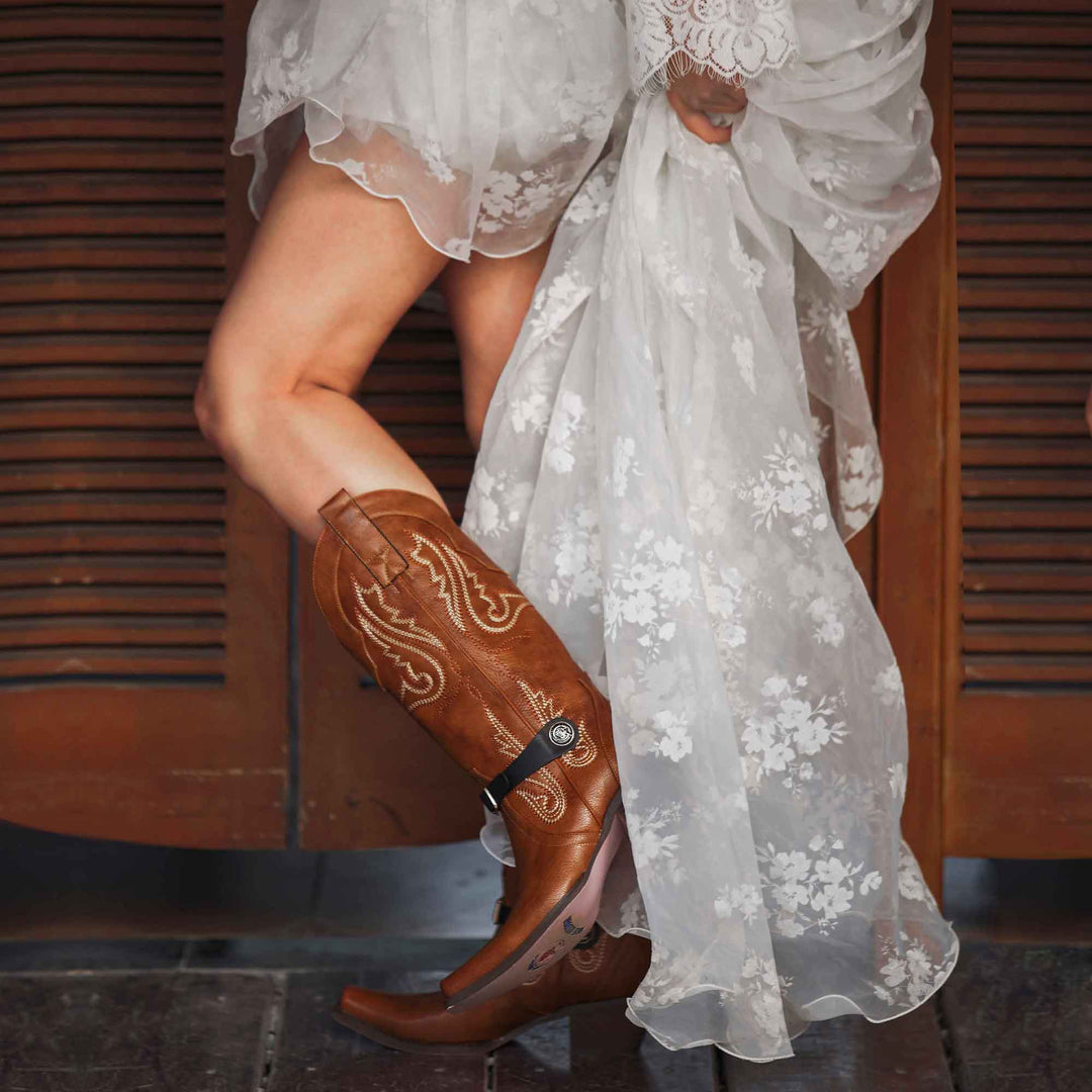 Full-grain leather exterior Brown cowgirl boots
